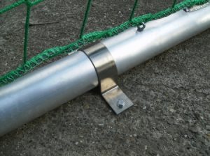 Verankering aluminium voetbaldoel aan beton